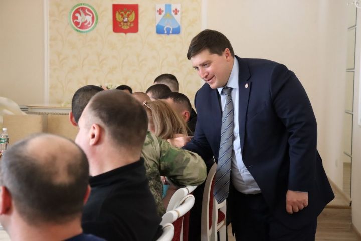 В Менделеевске состоялась встреча мобилизованных граждан с главой района