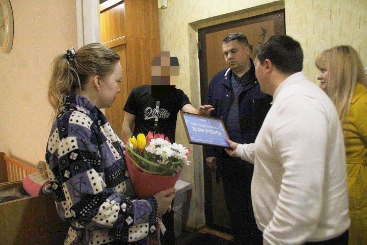 Глава Менделеевского района Радмир Беляев поздравил семью мобилизованного