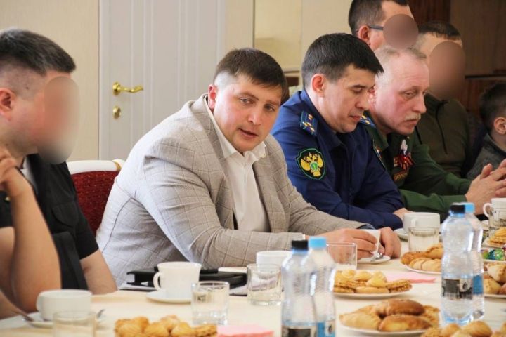 В Менделеевске прошла встреча мобилизованных с главой района