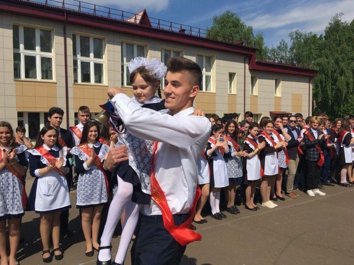 На этой неделе в школах Татарстана прозвенят последние звонки