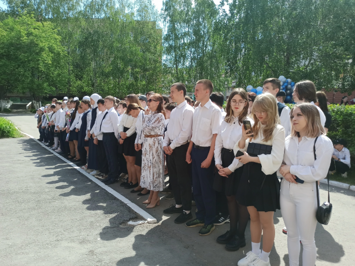 Для 24 учеников школы №7 Менделеевска прозвенел последний звонок