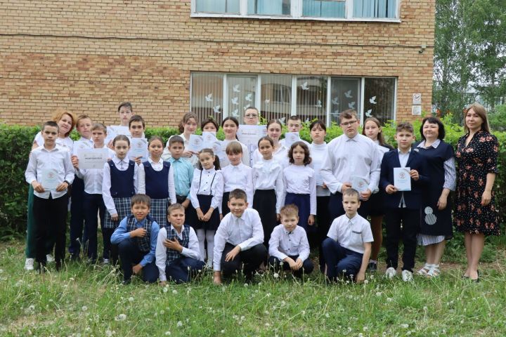 Юным менделеевцам вручили Волонтёрские книжки