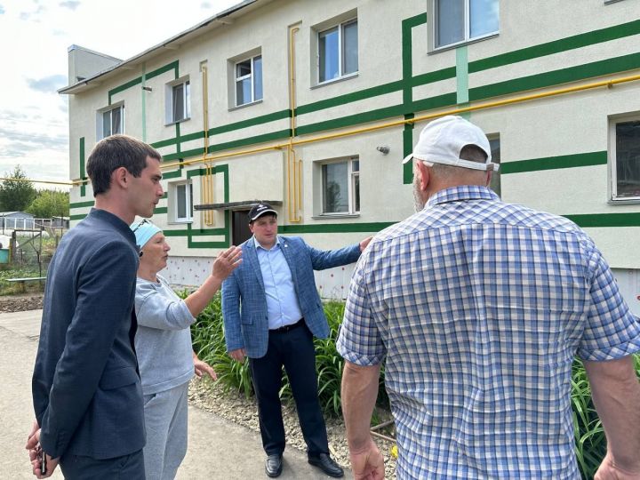 Радмир Беляев совершает объезд строительных объектов в Менделеевском районе