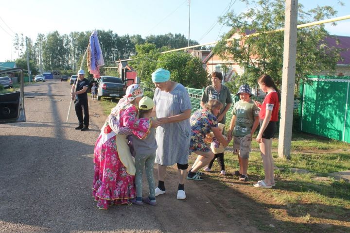 В Ижёвском поселении собирали подарки для участников состязаний на Сабантуй