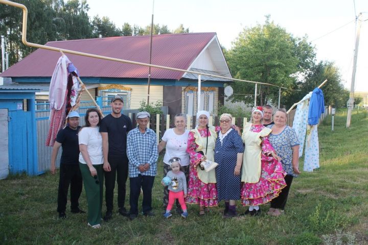 В Ижёвском поселении собирали подарки для участников состязаний на Сабантуй