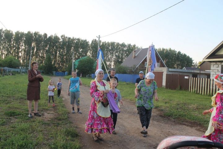 В Ижёвском поселении собирали подарки для участников состязаний на Сабантуй