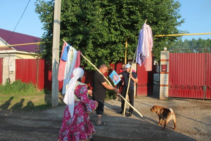 В Ижёвском поселении собирали подарки для участников состязаний на Сабантуй