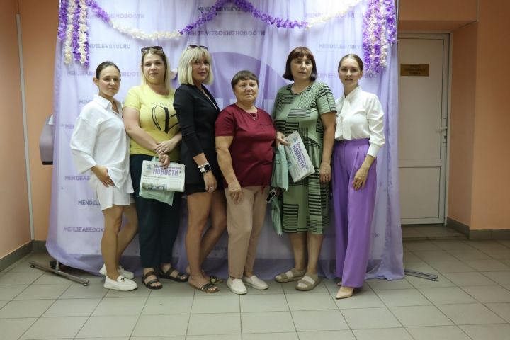 В редакции «Менделеевские новости» наградили почтальонов-передовиков подписной кампании