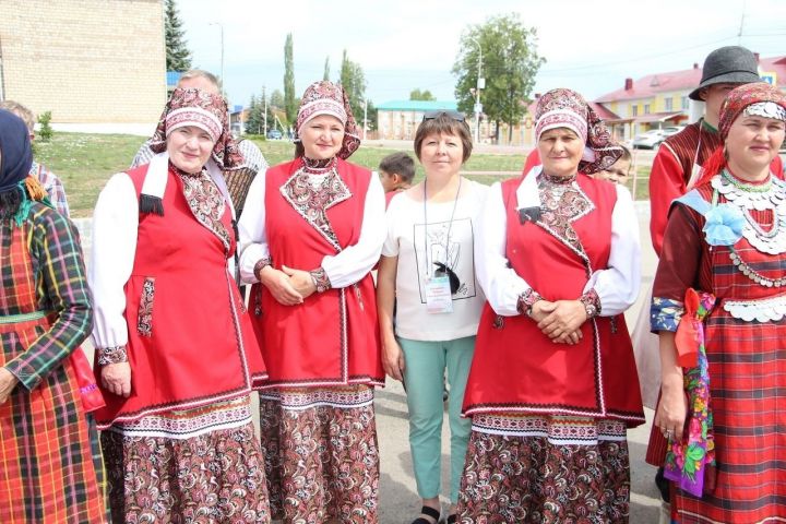 Ансамбль удмуртской песни «Купанча» Менделеевска принял участие в межрегиональном фестивале удмуртских фольклорных коллективов