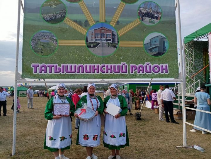 Ансамбль удмуртской песни «Купанча» Менделеевска принял участие в межрегиональном фестивале удмуртских фольклорных коллективов