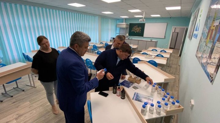 В Менделеевске с рабочим визитом побывал министр образования РТ Ильсур Хадиуллин