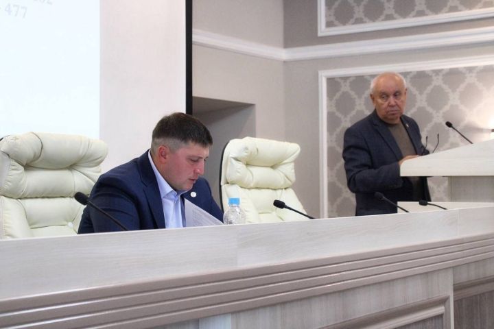 В Менделеевске прошло совещание по вопросу горячего питания в школах