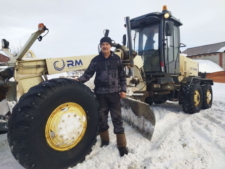 В Менделеевске продолжается очистка улиц от снега