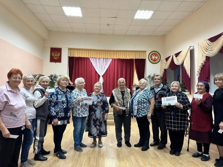 Жителям ТОС «Поселок» вручили подписку в качестве подарка