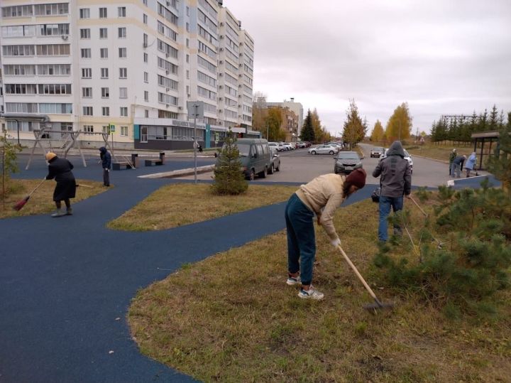 В Менделеевске продолжаются массовые субботники