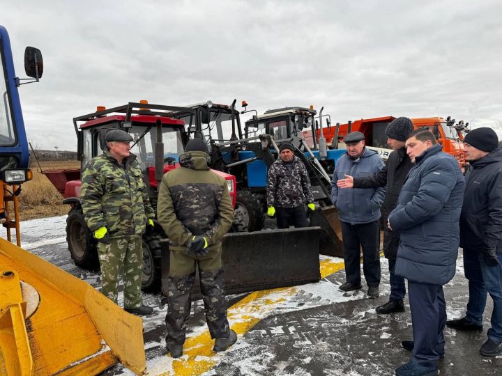 В Менделеевске проверили готовность снегоуборочной техники