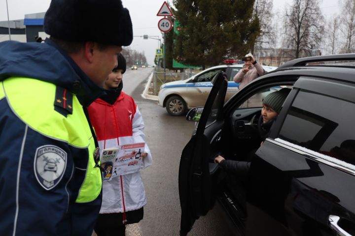 Они могли бы жить: акция памяти жертв ДТП прошла в Менделеевске