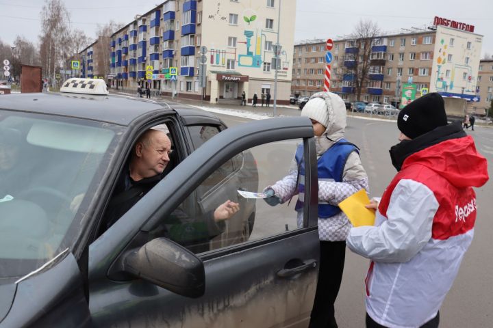 Они могли бы жить: акция памяти жертв ДТП прошла в Менделеевске