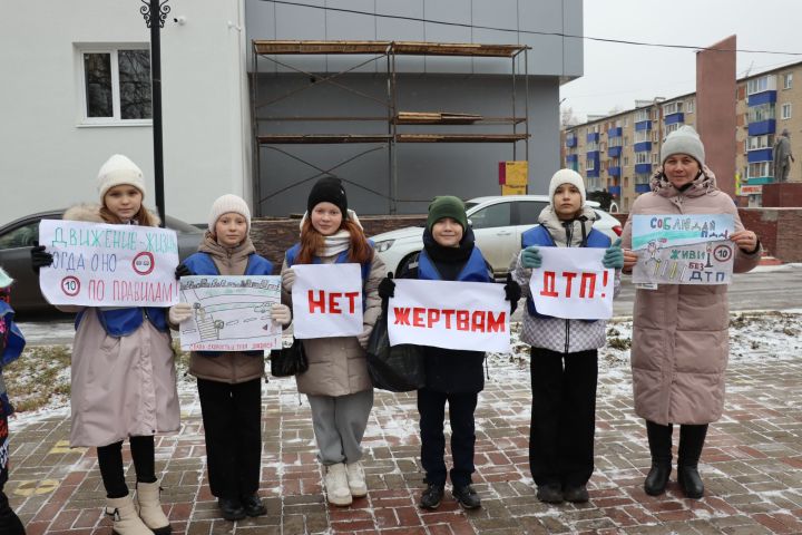 Они могли бы жить: акция памяти жертв ДТП прошла в Менделеевске