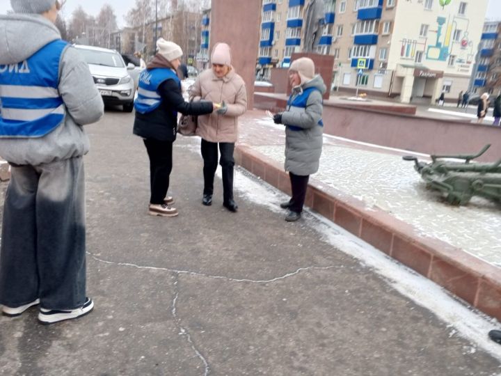 Пешеходам Менделеевска напомнили о безопасности на дорогах