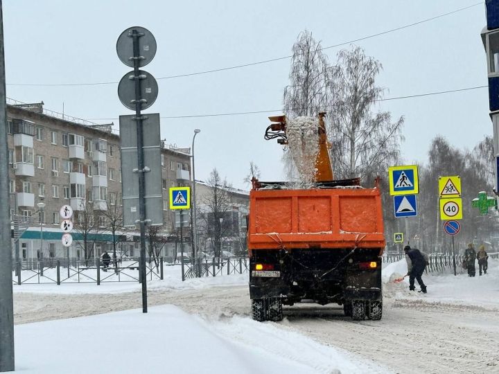 Дорожные службы Менделеевска перешли на усиленный режим работы