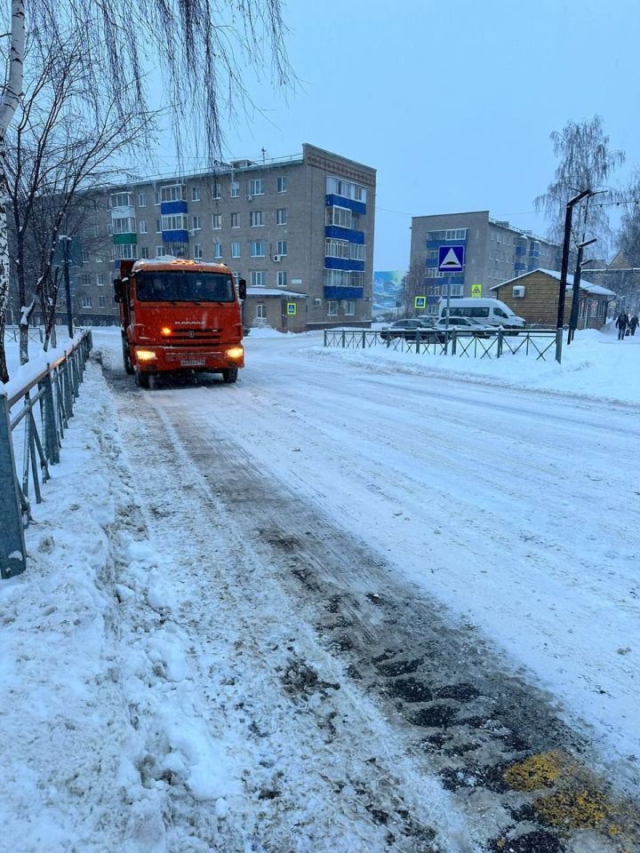 Дорожные службы Менделеевска перешли на усиленный режим работы