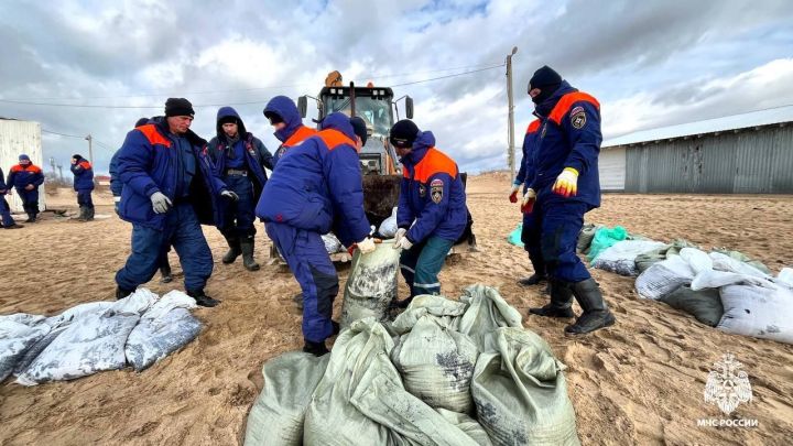 В Анапе с пляжа собрали более 3 тыс. тонн загрязненного мазутом песка