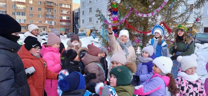 Жители ТОС «Альфа» организовали новогодние игры для детей