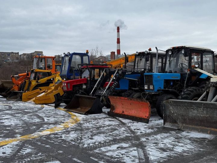 Специализированная техника готова к очистке Менделеевска от снега