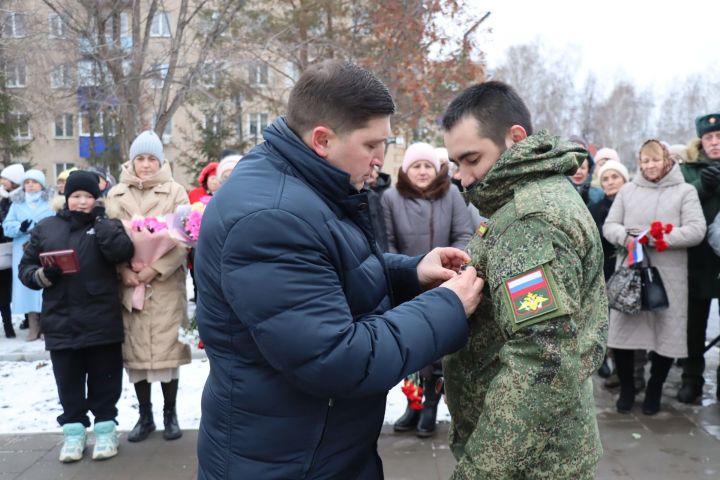 В Менделеевске открыли аллею Славы в честь бойцов СВО