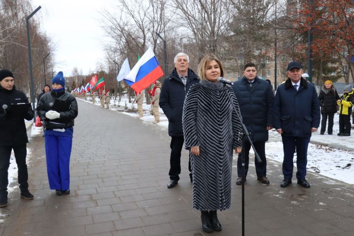 В Менделеевске открыли аллею Славы в честь бойцов СВО