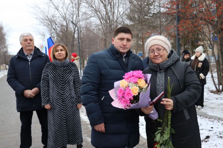 В Менделеевске открыли аллею Славы в честь бойцов СВО