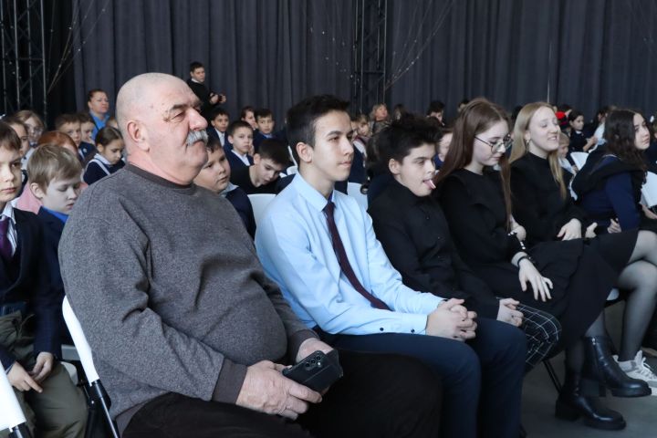 Школьникам Менделеевска рассказали об Афганской войне