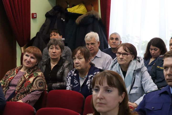 Менделеевск районының иң ерак торак пунктында да көнүзәк мәсьәләләр буенча фикер алыштылар