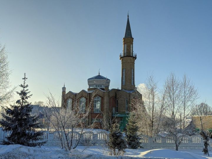 В Центральной мечети Менделеевска начали совершать Таравих намаз