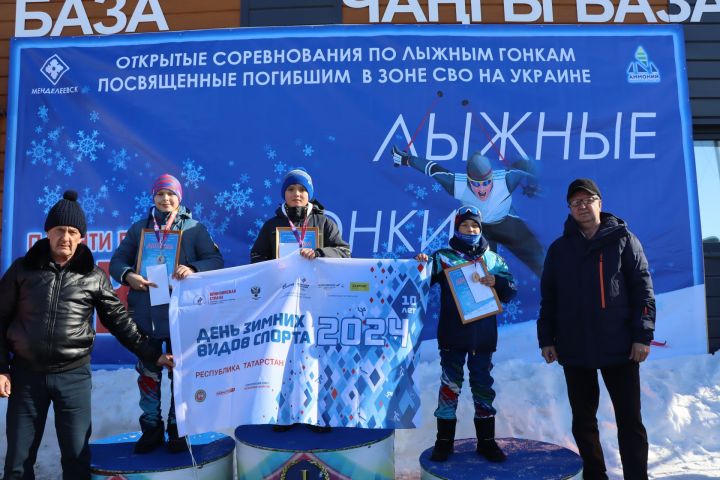 В Менделеевске наградили победителей открытых лыжных соревнований