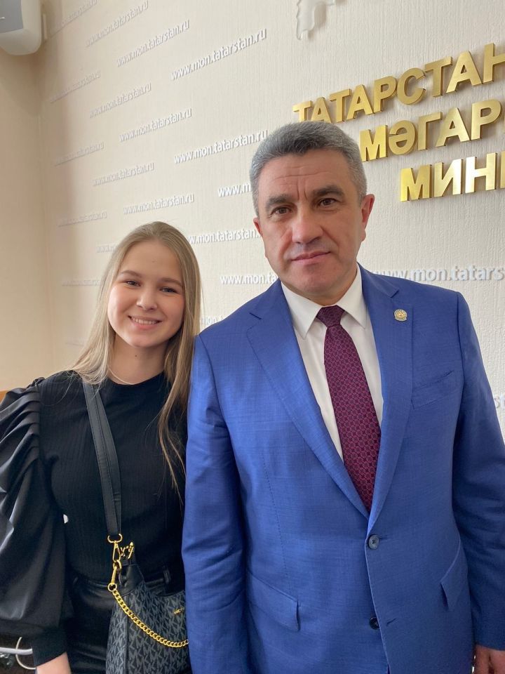 Активистка молодежного движения кряшен Яна Шалаумова побывала на встрече с министром образования и науки РТ И. Хадиуллиным