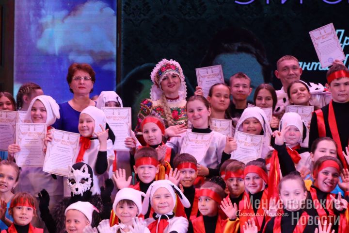 В Менделеевске музыкальный спектакль «Что за прелесть эти сказки» посмотрели более 250 зрителей