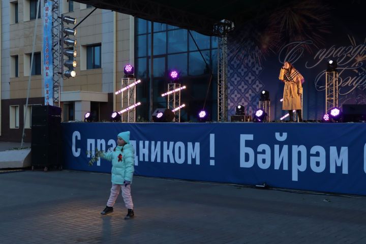 Творческие коллективы и солисты Менделеевска представили праздничный концерт в честь Дня Победы