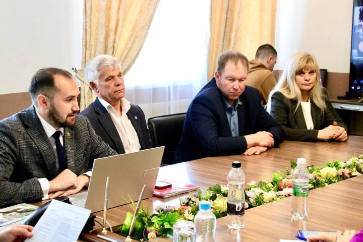 В Менделеевске обсудили вопрос о проведении интернета в села и деревни района