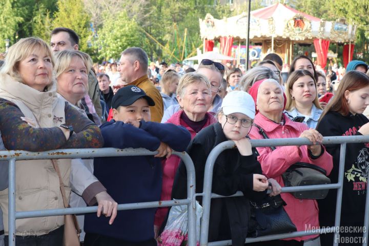 Ярко, громко и сочно: Менделеевцы отметили День химиков