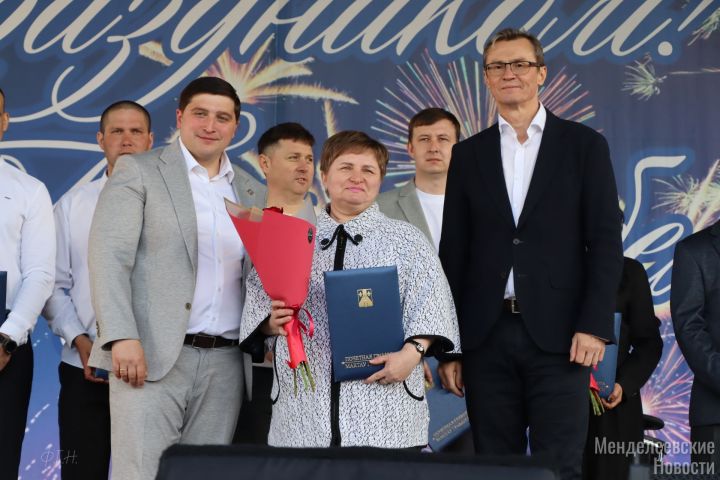 Ярко, громко и сочно: Менделеевцы отметили День химиков