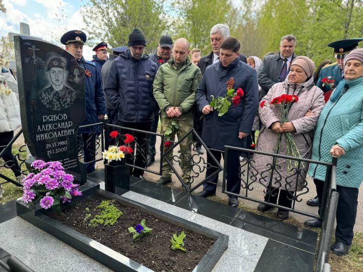 Менделеевцы почтили память земляков-Героев Советского Союза