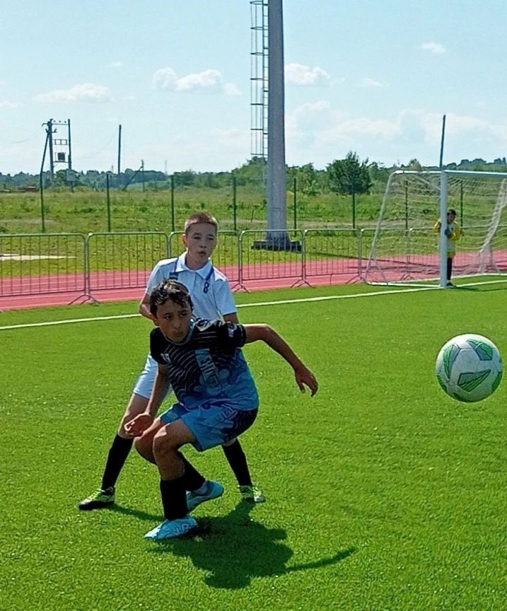 Юные футболисты Менделеевска активно проводят каникулы