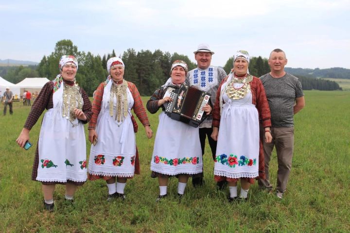 Менделеевский ансамбль «Купанча» отведали священной каши на удмуртском празднике «Гербер»