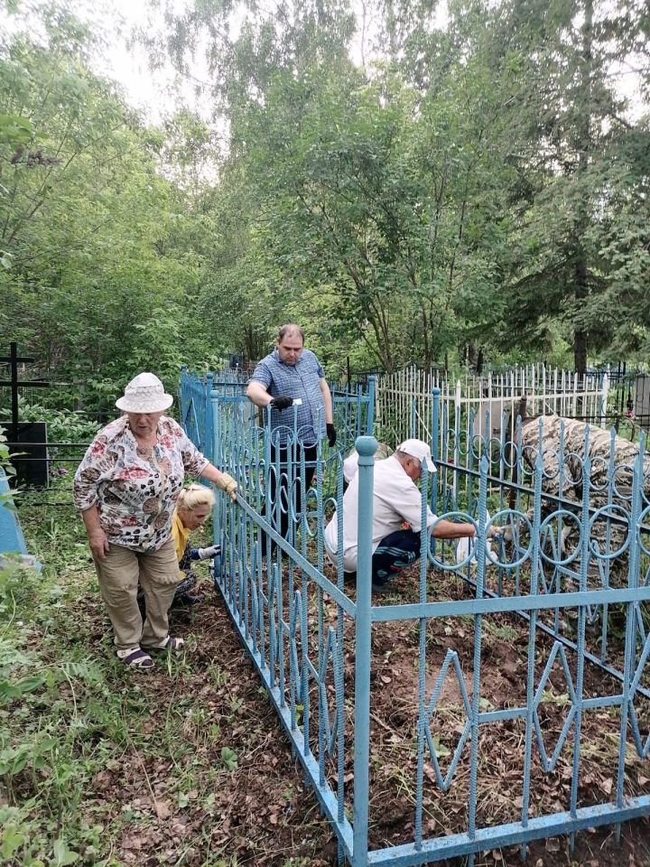 В Менделеевске привели в порядок могилу матери Героя Советского Союза