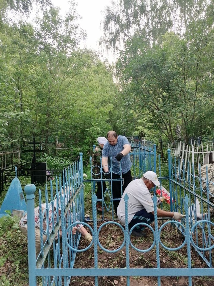 В Менделеевске привели в порядок могилу матери Героя Советского Союза