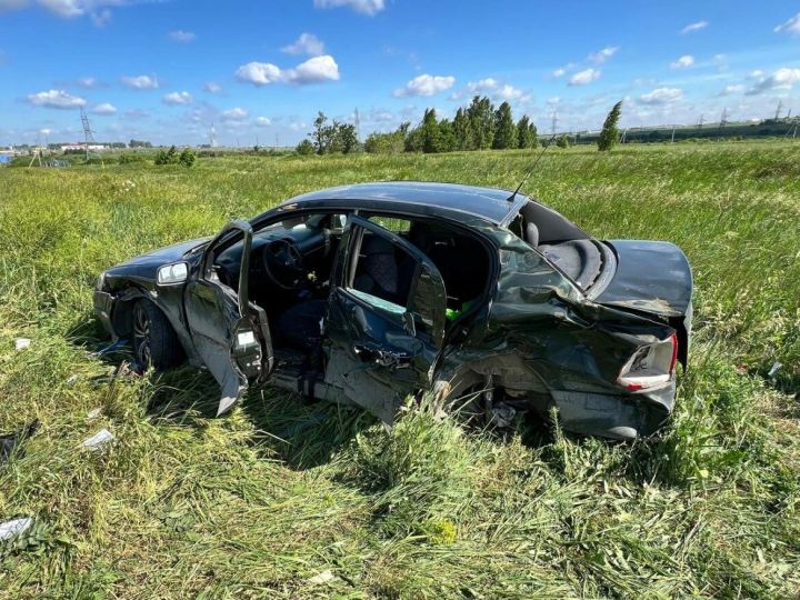 В соседнем с Менделеевском районе легковушка столкнулась с самосвалом