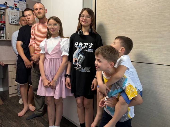 Глава района и депутат Госдумы РФ навестили семью воспитывающую 7 детей