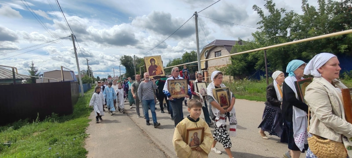 В Менделеевске встретили Смоленскую икону